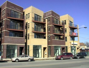 2814 W Chicago Ave in Chicago, IL - Foto de edificio - Building Photo