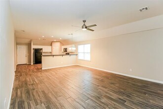 7108 Meadow Lake Dr in Yukon, OK - Building Photo - Building Photo