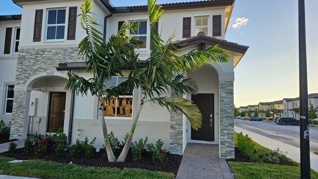 property at 2618 SE 27th Ct