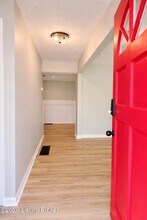 5610 Haunz Ln in Louisville, KY - Building Photo - Building Photo