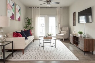 POINTE AT GREENVILLE APARTMENTS in Greenville, SC - Building Photo - Building Photo