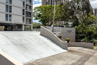 Nuuanu Towers in Honolulu, HI - Building Photo - Building Photo