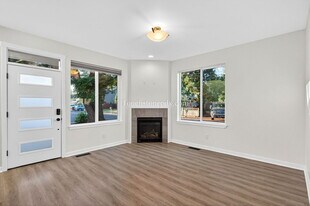 13838 SE Knight St in Portland, OR - Building Photo