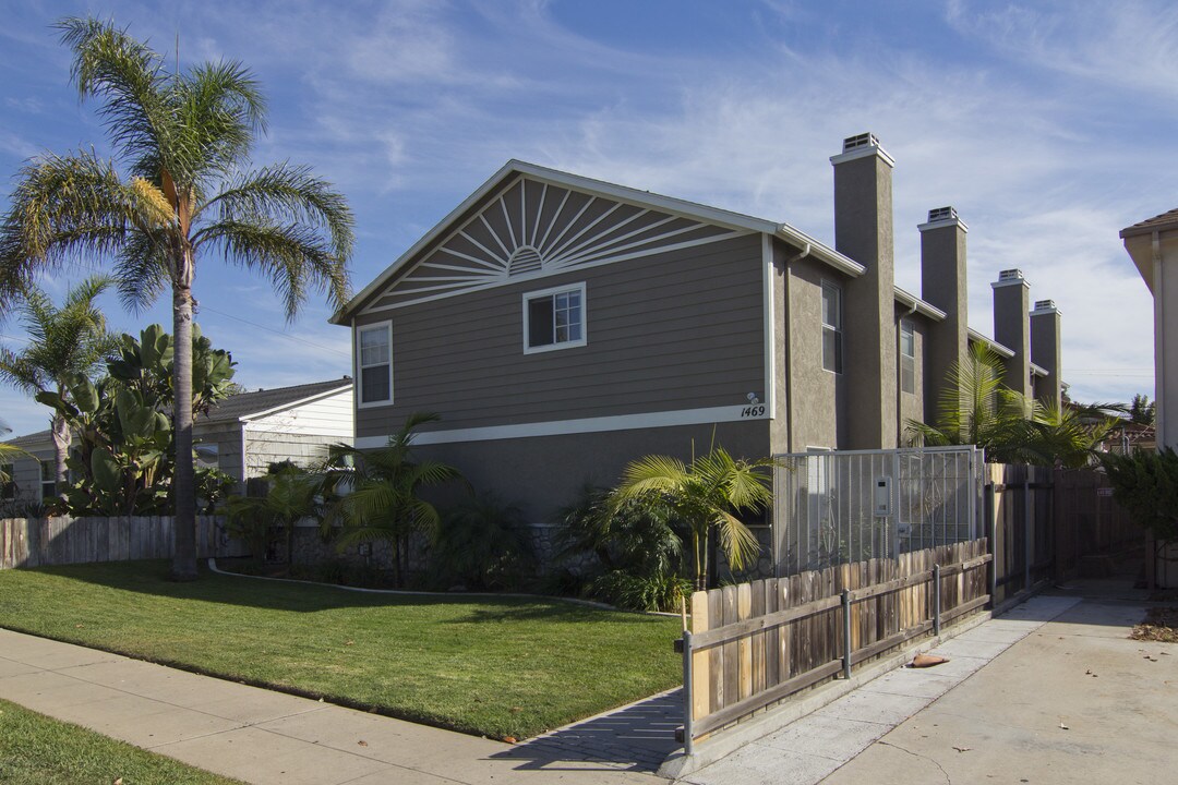 1469 Hornblend St in San Diego, CA - Foto de edificio