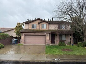 637 Winchester Ct in Vacaville, CA - Building Photo