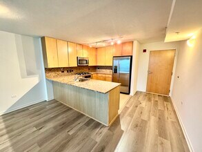 9725 Woods Dr in Skokie, IL - Building Photo - Building Photo