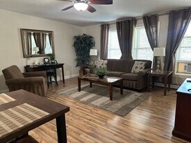 114 N Aurora St, Unit B in Ithaca, NY - Building Photo