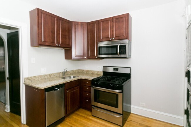 2105 W Ainslie St in Chicago, IL - Building Photo - Building Photo