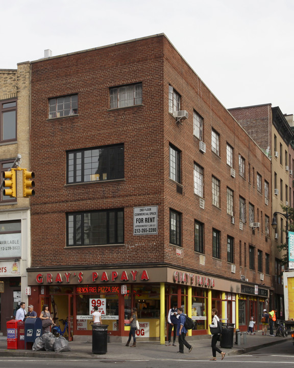 400-402 Avenue of the Americas in New York, NY - Building Photo