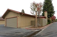 Peachview Apartments in Clovis, CA - Building Photo - Building Photo