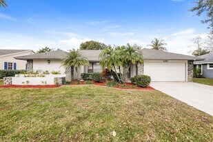 845 Daffodil Dr in Wellington, FL - Building Photo