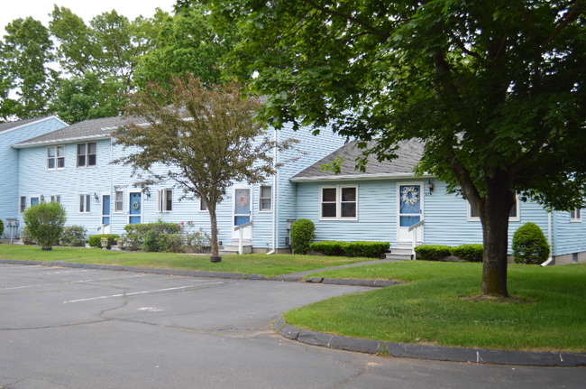 1 Meadow Gate Rd in Granby, CT - Foto de edificio - Building Photo