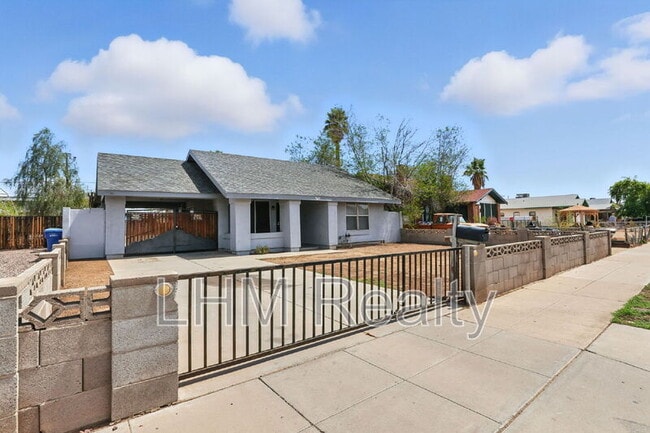property at 345 N 15th St