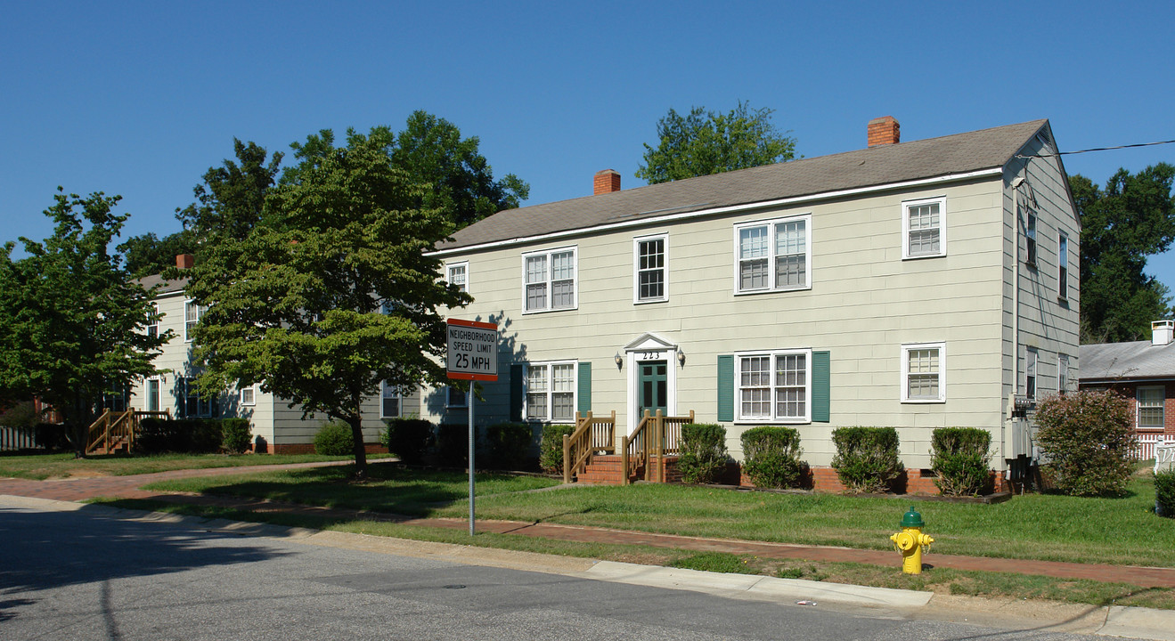 Virginia Arms Apartments in Fayetteville, NC - Foto de edificio