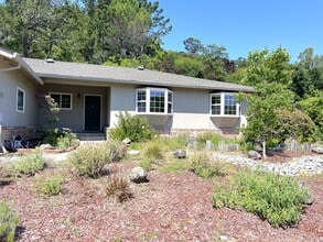 768 Tamarack Dr in San Rafael, CA - Building Photo - Building Photo