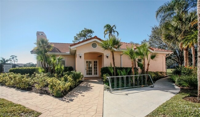 732 Woodshire Ln in Naples, FL - Building Photo - Building Photo