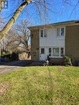 11 Elizabeth St in Markham, ON - Building Photo