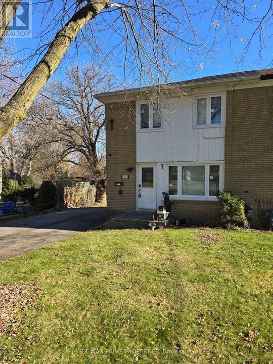 11 Elizabeth St in Markham, ON - Building Photo