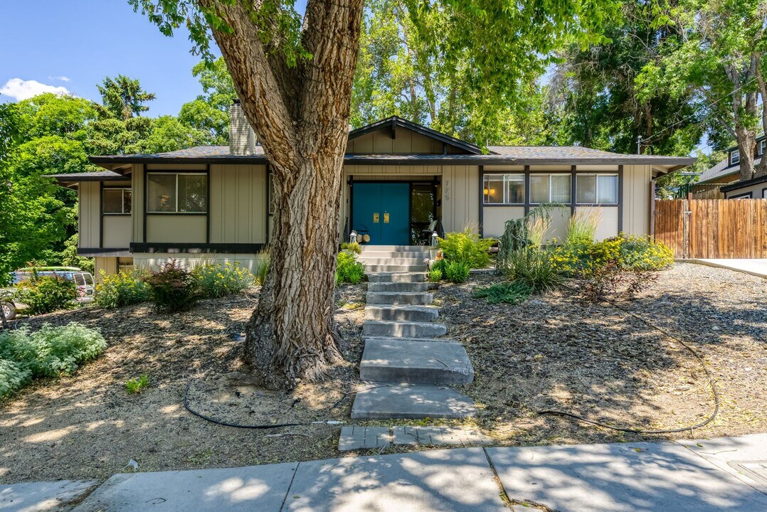 725 University Terrace in Reno, NV - Building Photo
