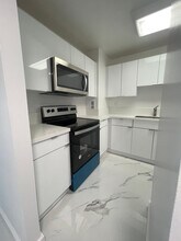 1865 79th Street Cswy, Unit 2L in North Bay Village, FL - Building Photo - Building Photo