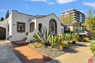 8822 Rosewood Ave in West Hollywood, CA - Building Photo - Building Photo