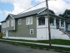4300 S Johnson St, Unit Upstairs Apartment in New Orleans, LA - Foto de edificio - Building Photo