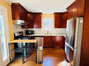 1040 Henderson Ave in Menlo Park, CA - Building Photo - Building Photo