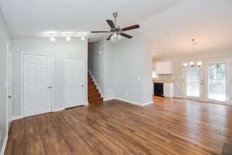 381 Canterbury Ln in Lawrenceville, GA - Foto de edificio - Building Photo