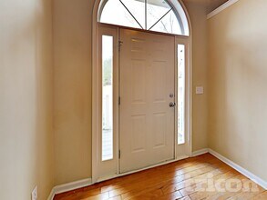 3935 Piper Glen Dr NE in Buford, GA - Foto de edificio - Building Photo