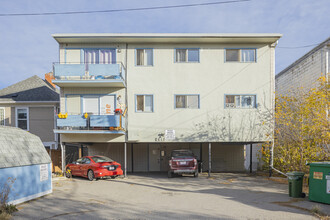 1641 21st Ave SW in Calgary, AB - Building Photo - Building Photo