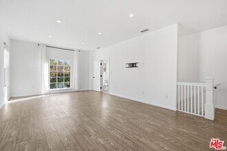 455 Rexford Dr in Beverly Hills, CA - Building Photo - Building Photo