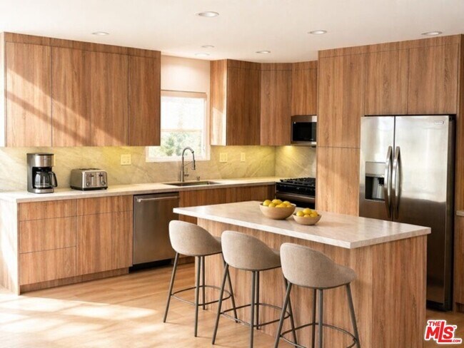 1146 Hacienda Pl in West Hollywood, CA - Foto de edificio - Building Photo