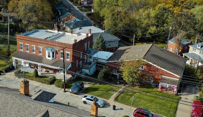 2330-2340 Candace St, Pittsburgh, PA, 15216 in Pittsburgh, PA - Foto de edificio - Building Photo