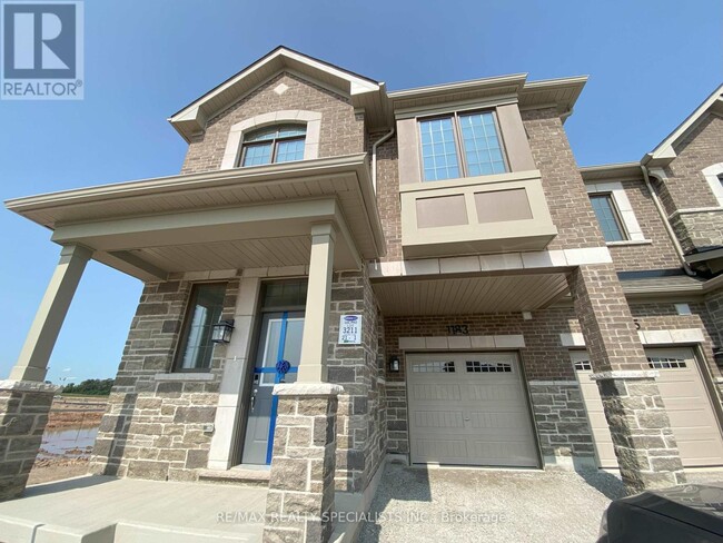 1183 Milland Dr in Oakville, ON - Building Photo - Building Photo