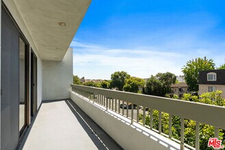 1220 S Roxbury Dr in Los Angeles, CA - Building Photo - Building Photo
