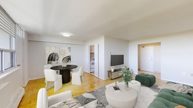 111 Inverlochy Boulevard in Markham, ON - Building Photo - Building Photo