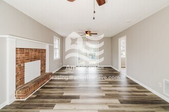 9574 Windsor Lake Blvd in Columbia, SC - Foto de edificio - Building Photo