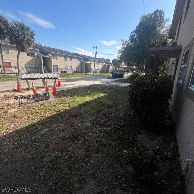 3619 Seminole Ave in Ft. Myers, FL - Foto de edificio - Building Photo