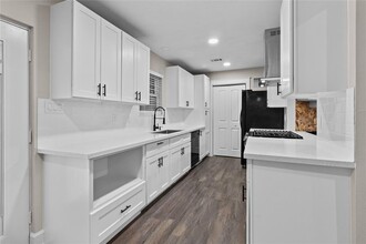 3319 Laurel Fork Dr in Houston, TX - Building Photo - Building Photo