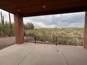 5770 E Williams Cir in Tucson, AZ - Building Photo - Building Photo