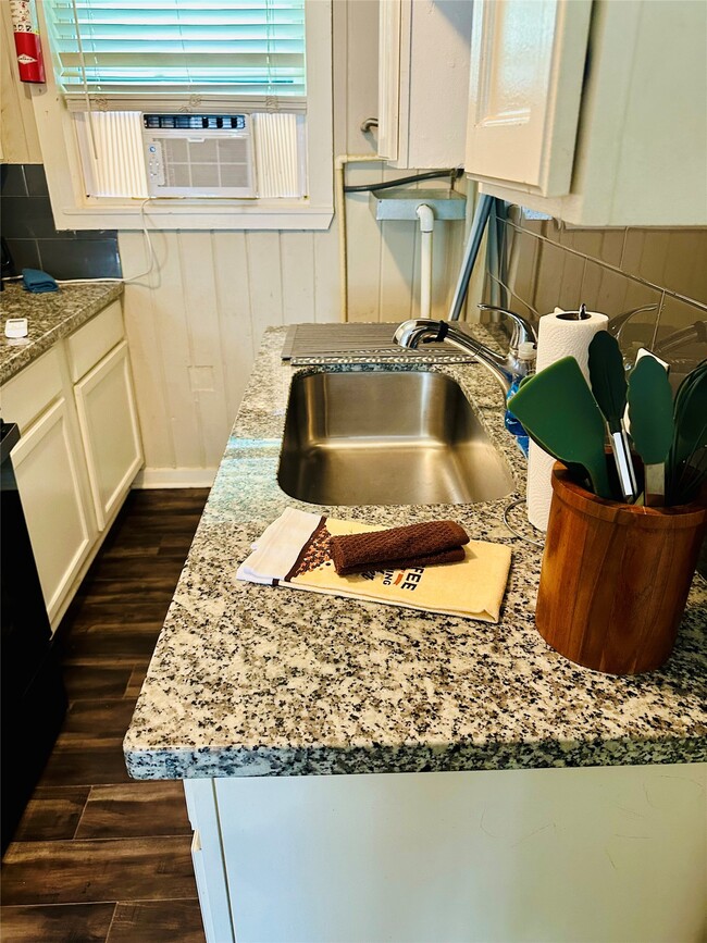 4210 Ennis St in Houston, TX - Building Photo - Building Photo