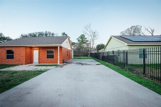 5617 Schutz St in Houston, TX - Building Photo - Building Photo