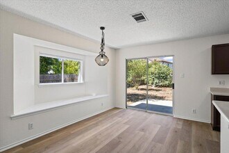1208 Dexford Dr, Unit 903 in Austin, TX - Building Photo - Building Photo