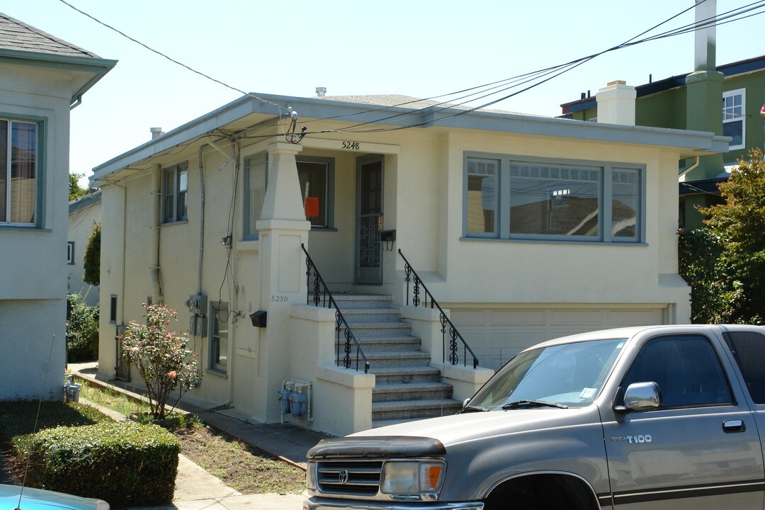 5248-5250 Lawton Ave in Oakland, CA - Foto de edificio