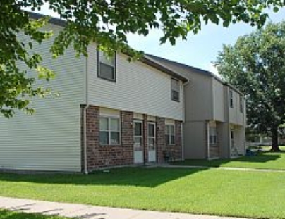 Deerfield Village in Carthage, MO - Building Photo