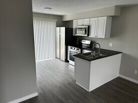 1126-1128 SE 6th Ave in Cape Coral, FL - Building Photo