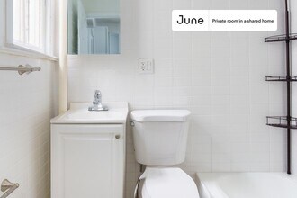 Room in Shared 4 bed/1 bath home in New York, NY - Building Photo - Building Photo
