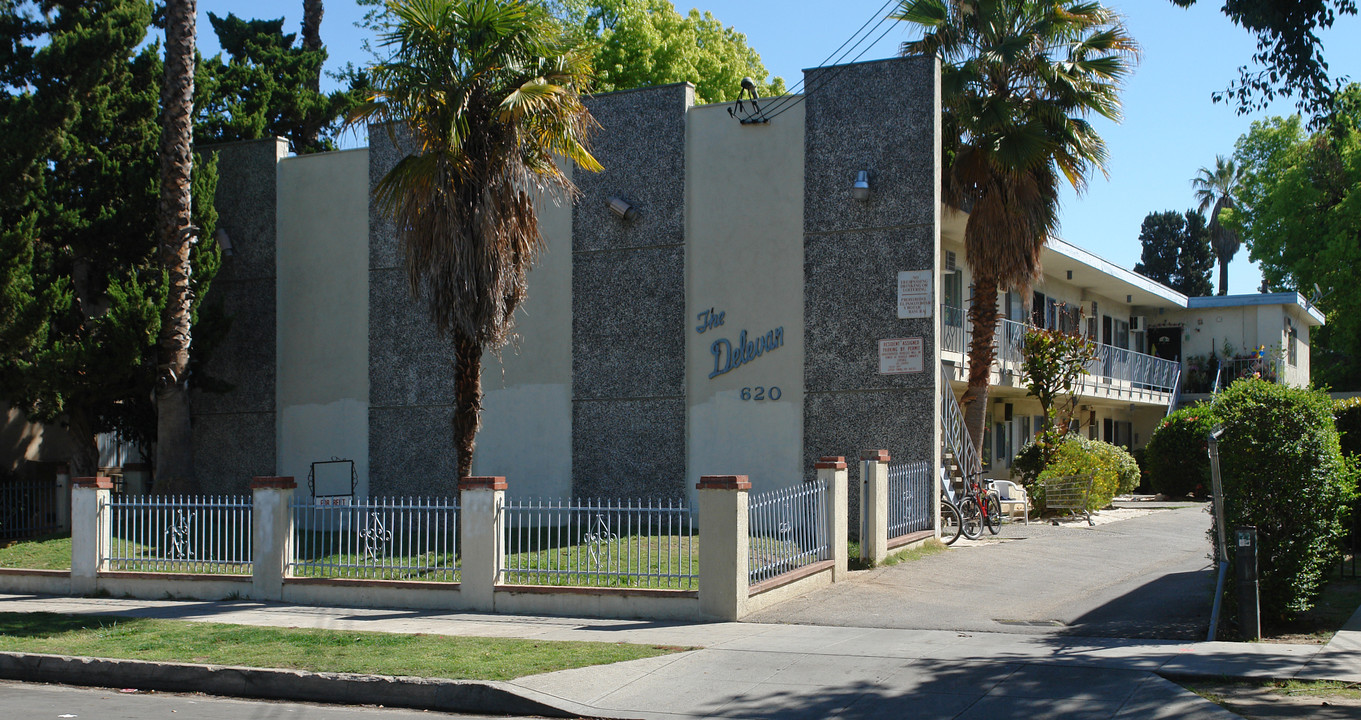 620 Oakland Ave in Pasadena, CA - Building Photo