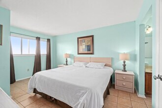 8743 Thomas Dr in Panama City Beach, FL - Building Photo - Building Photo