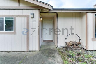 16814 10th Ave Ct E in Spanaway, WA - Building Photo - Building Photo